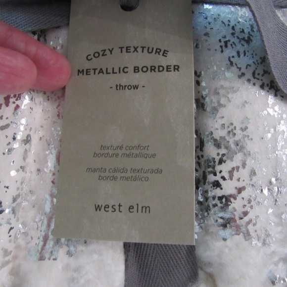 WEST ELM ~ COZY TEXTURE METALLIC BORDER THROW IVORY/SILVER - Picture 4 of 5